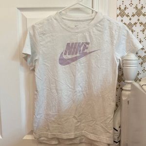 Youth girls Nike shirt. Short sleeve. Can be worn everyday basis